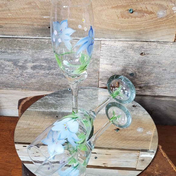 Handpainted Tulip Champagne Glass #2 - Picture 10 of 11